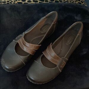 Clarks Black and Brown Mary Jane Flats